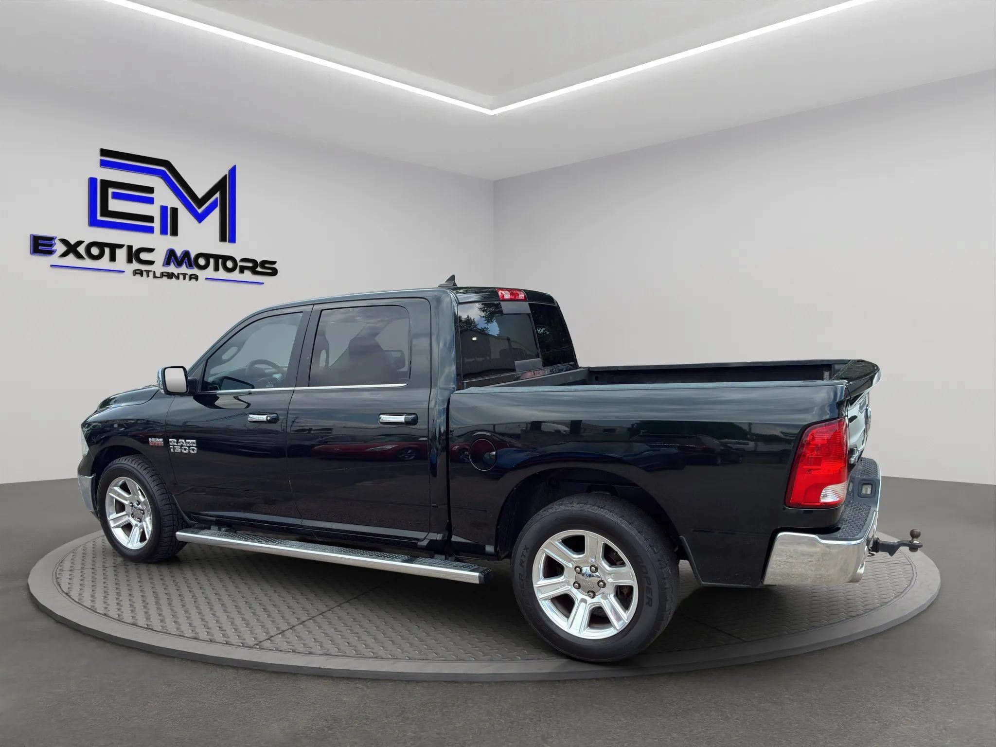 Used 2017 RAM 1500 Lone Star RWD image 3