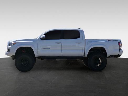 Used 2021 Toyota Tacoma TRD Sport w/ Technology Package image 8