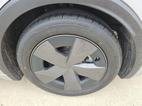 Used 2024 Toyota Prius LE image 25