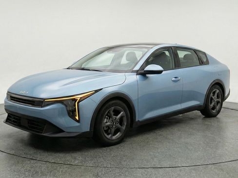 Used 2025 Kia K4 FWD image 3
