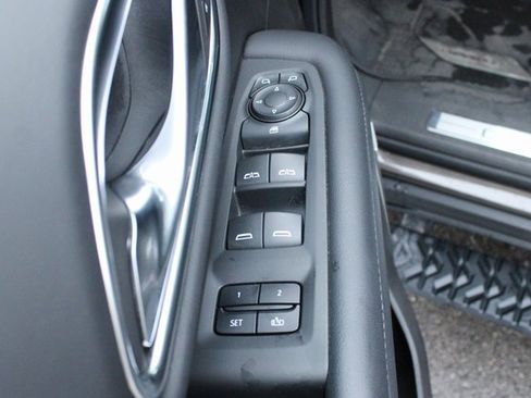 Used 2021 Chevrolet Tahoe Z71 image 11