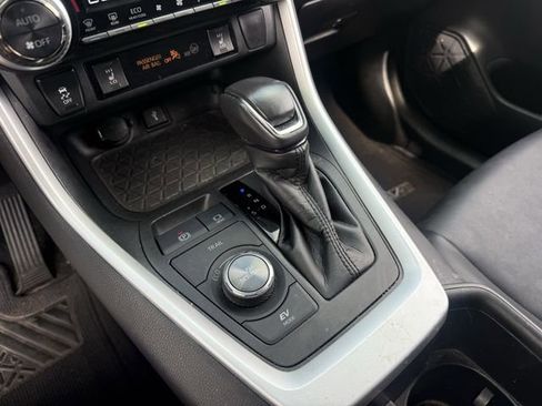 Used 2022 Toyota RAV4 XSE AWD/4WD image 21