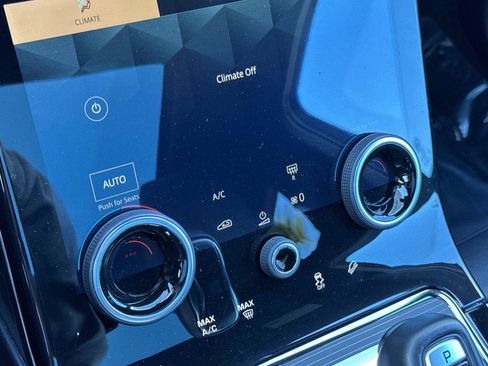 Used 2023 Land Rover Range Rover Evoque R-Dynamic SE image 20