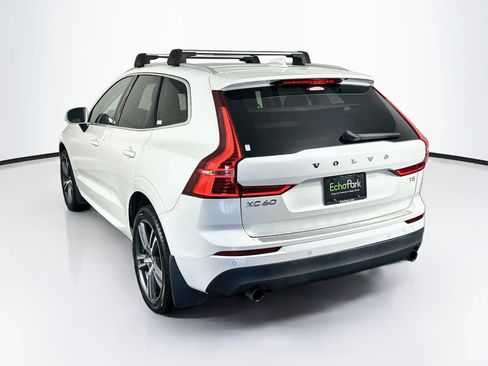 Used 2021 Volvo XC60 T5 Momentum w/ Climate Package FWD image 5