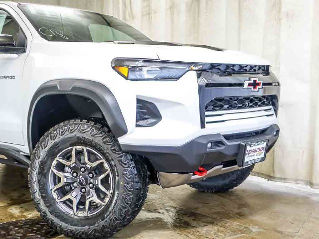 New 2026 Chevrolet Colorado ZR2 w/ Technology Package AWD/4WD image 3