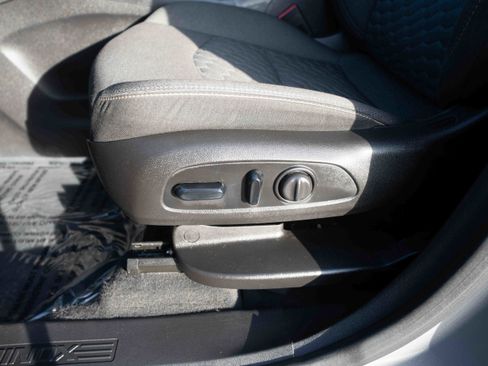 Used 2019 Chevrolet Equinox LT image 12