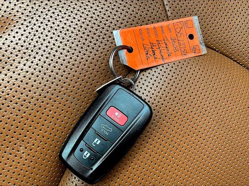 Used 2023 Toyota Highlander Platinum image 15