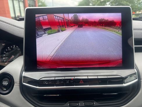 Used 2022 Jeep Compass Limited image 36