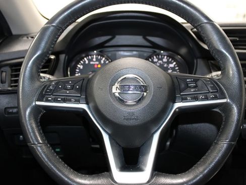 Used 2017 Nissan Rogue SV FWD image 12