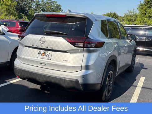 Used 2025 Nissan Rogue SV AWD/4WD image 6