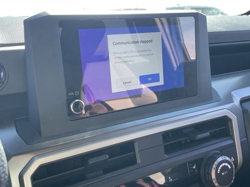 Used 2024 Toyota Tacoma TRD Off-Road image 6