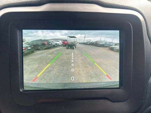Used 2020 Jeep Renegade Latitude FWD image 30