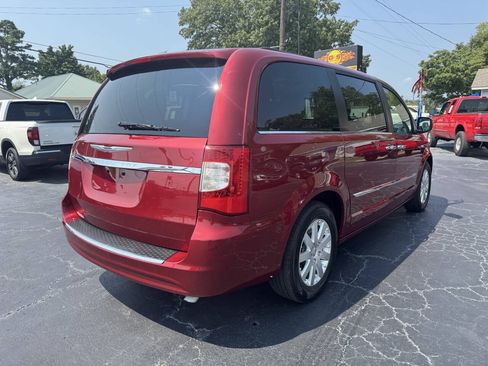 Used 2014 Chrysler Town & Country Touring w/ Driver Convenience Group FWD image 6