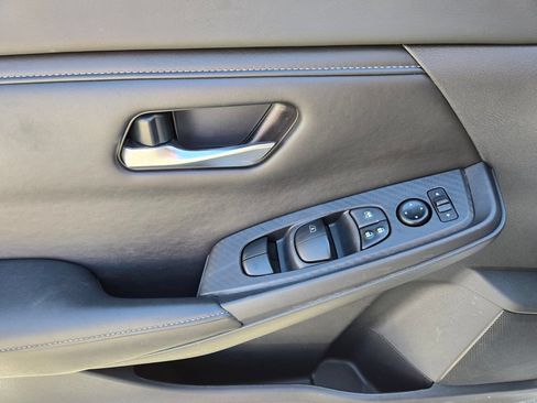 Certified 2023 Nissan Sentra SV FWD image 22