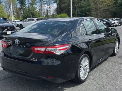 Used 2018 Toyota Camry XLE image 3