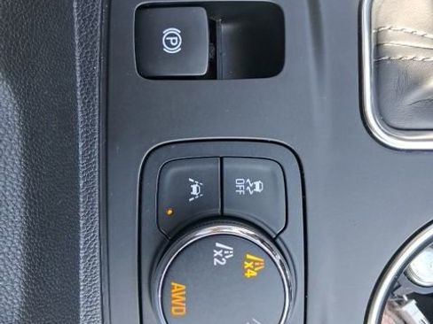 Used 2021 Chevrolet Traverse RS image 28