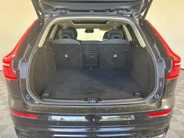 Used 2025 Volvo XC60 B5 Plus AWD/4WD image 22