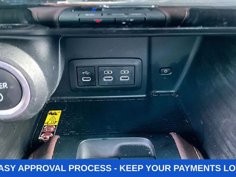 Used 2023 Toyota Venza XLE AWD/4WD image 18