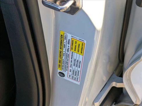 Used 2022 Volvo XC40 T4 R-Design w/ Protection Package Premier image 15