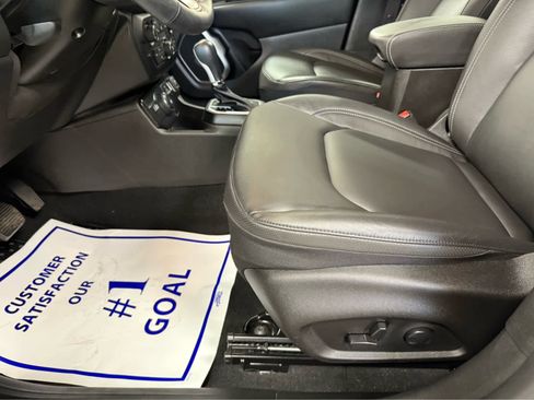 Used 2023 Jeep Renegade Limited w/ Sun/Sound Group image 14