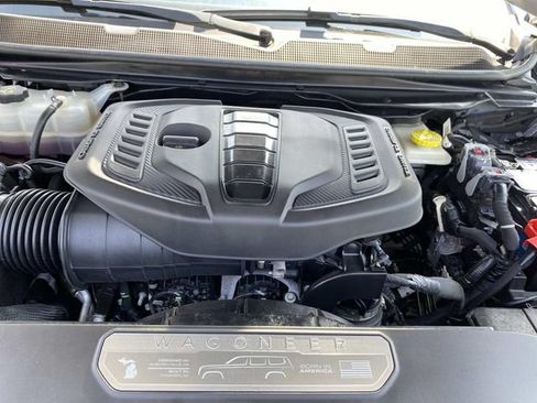 Used 2023 Jeep Wagoneer L Series II AWD/4WD image 32