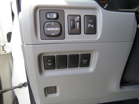 Used 2011 Toyota 4Runner SR5 RWD image 17