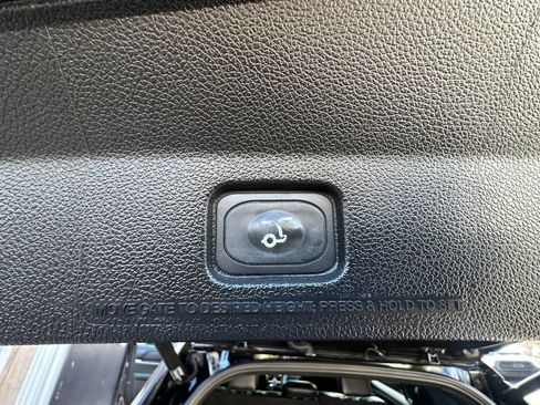 Used 2017 Ford Explorer Platinum image 42