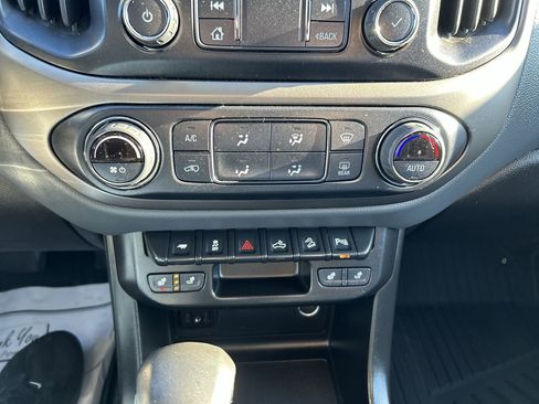 Used 2022 Chevrolet Colorado Z71 w/ Z71 Midnight Edition image 29