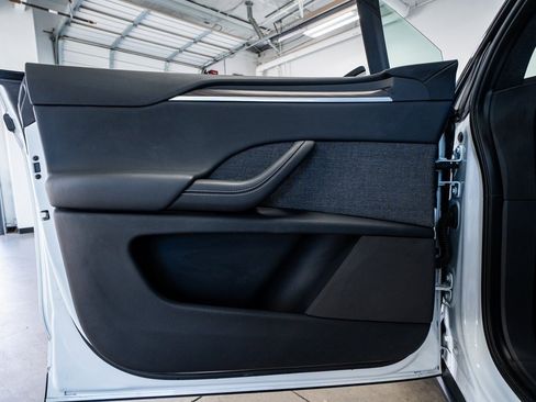 Used 2022 Tesla Model X image 28