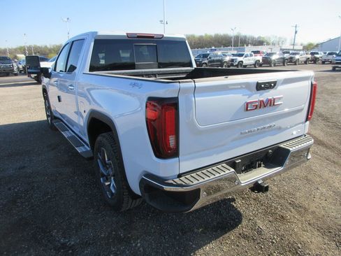 New 2026 GMC Sierra 1500 SLT image 9