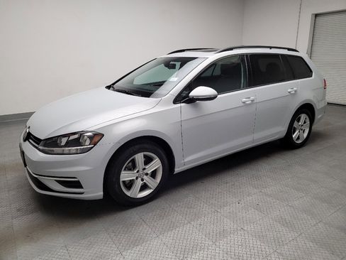 Used 2018 Volkswagen Golf SE image 2