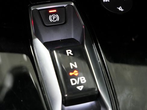 Used 2023 Audi Q4 e-tron Premium Plus w/ Premium Plus image 24