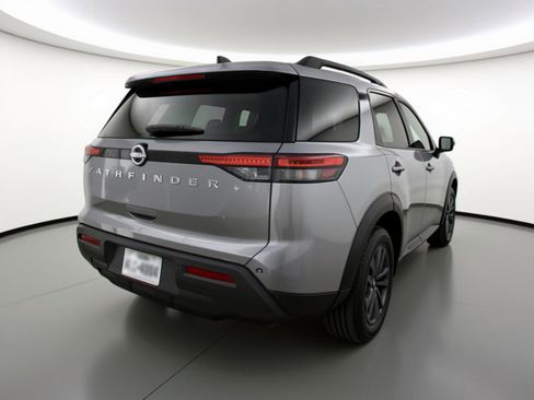 Used 2025 Nissan Pathfinder SV image 9