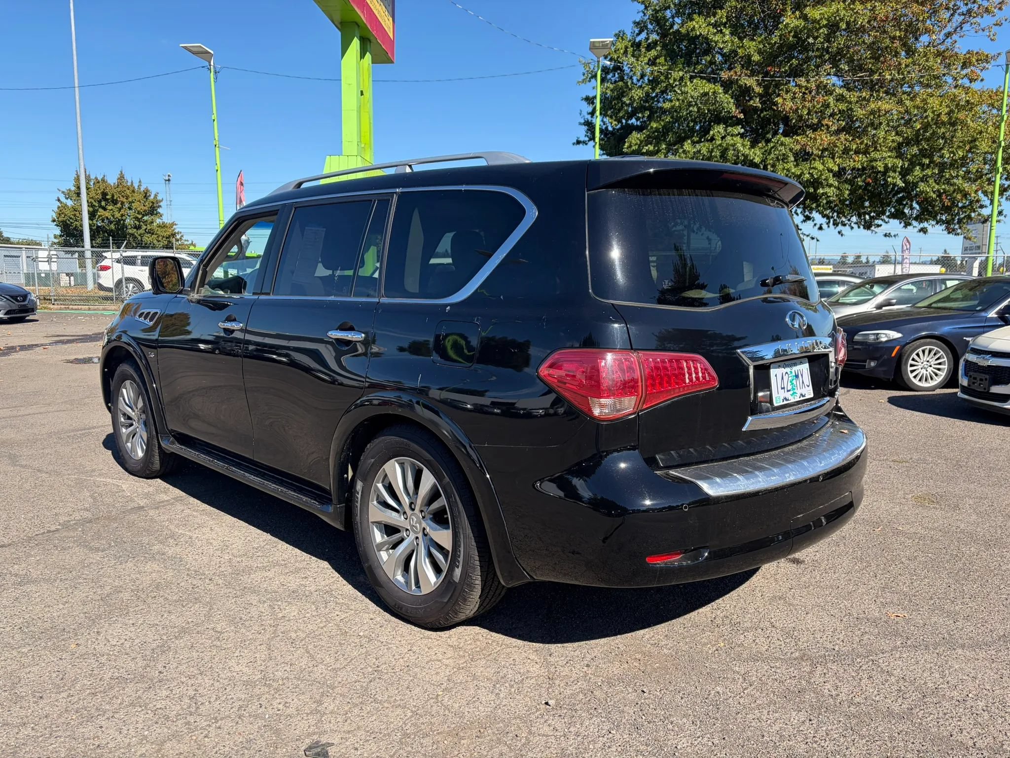 Used 2015 INFINITI QX80 4WD w/ 22" Wheel Package image 5