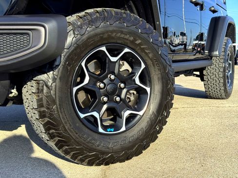 Used 2023 Jeep Wrangler Unlimited Rubicon 4xe image 2