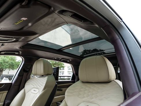Used 2023 Bentley Bentayga Extended Wheelbase AWD/4WD image 5