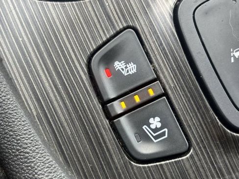 Used 2023 GMC Acadia SLT w/ Technology Package image 30