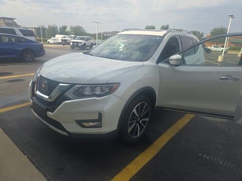 Used 2019 Nissan Rogue SL w/ Premium Package AWD/4WD image 3