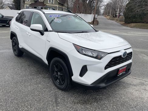 Used 2021 Toyota RAV4 LE image 7