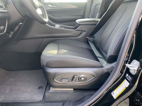 New 2025 Jeep Grand Cherokee Laredo image 9