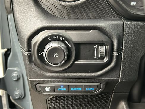 Used 2024 Jeep Wrangler Unlimited Rubicon 4xe image 31