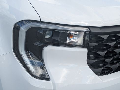 New 2025 Ford Maverick Lariat image 9