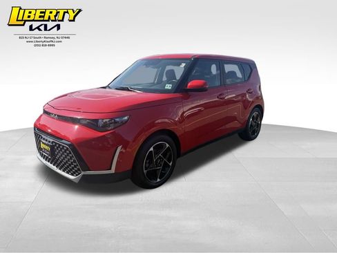 Used 2023 Kia Soul EX FWD image 3