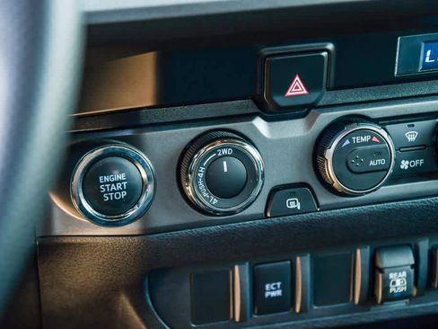 Used 2023 Toyota Tacoma TRD Sport image 21