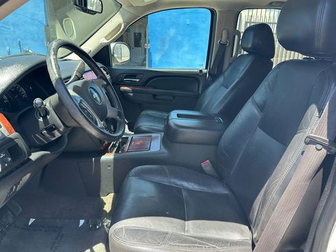 Used 2012 Chevrolet Suburban LTZ RWD image 9