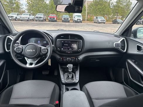 Used 2024 Kia Soul LX w/ Option Group 015 image 2