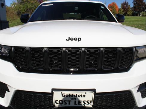 New 2025 Jeep Grand Cherokee Altitude image 38