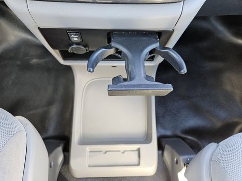 Used 2016 Toyota Sienna L image 43