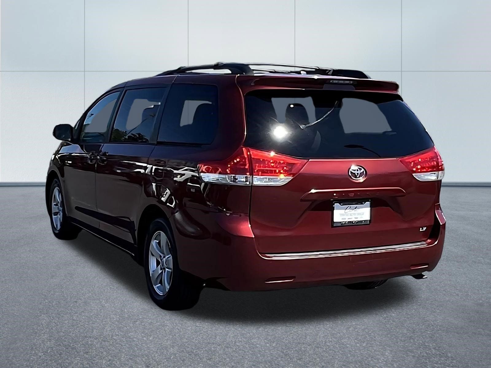 Used 2014 Toyota Sienna LE FWD image 4