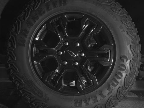 Used 2024 Chevrolet Silverado 1500 ZR2 w/ Technology Package AWD/4WD image 9